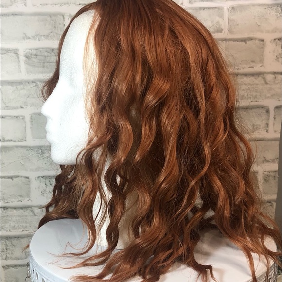 Auburn/Red Wavy Shoulder Length Wig without bangs - New, never worn - Picture 5 of 5